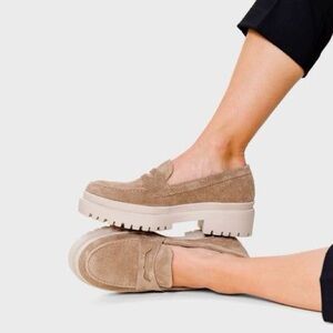 Patina Zoe Chunky Tan Suede Loafer size 7.5